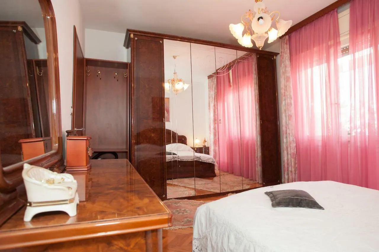 Apartment Dolores Split