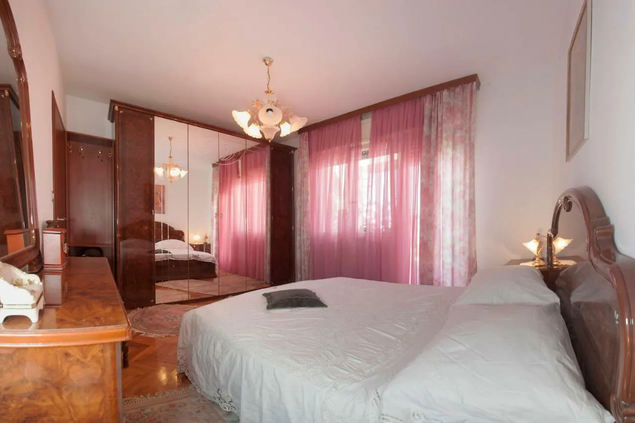 Apartment Dolores Split