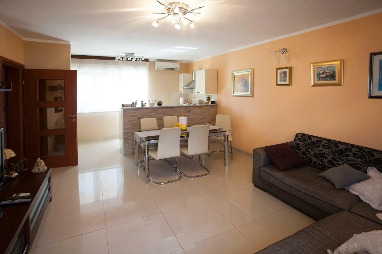 Apartment Dolores Split